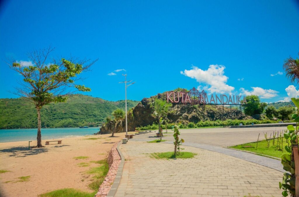 KUTA MANDALIKA TOUR LOMBOK 110137