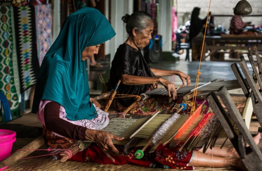 SUKARARA WEAVING VILLAGE TOUR LOMBOK 110169